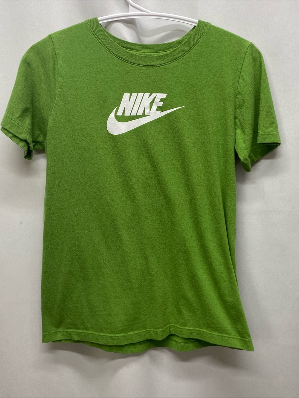 Nike large t-shirt green boys girls short sleeve activewear tee